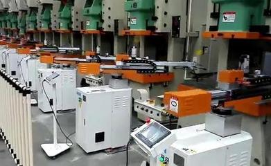 沖壓機(jī)器人在沖壓自動(dòng)化生產(chǎn)線中的重要角色與農(nóng)業(yè)機(jī)械銷售的協(xié)同發(fā)展